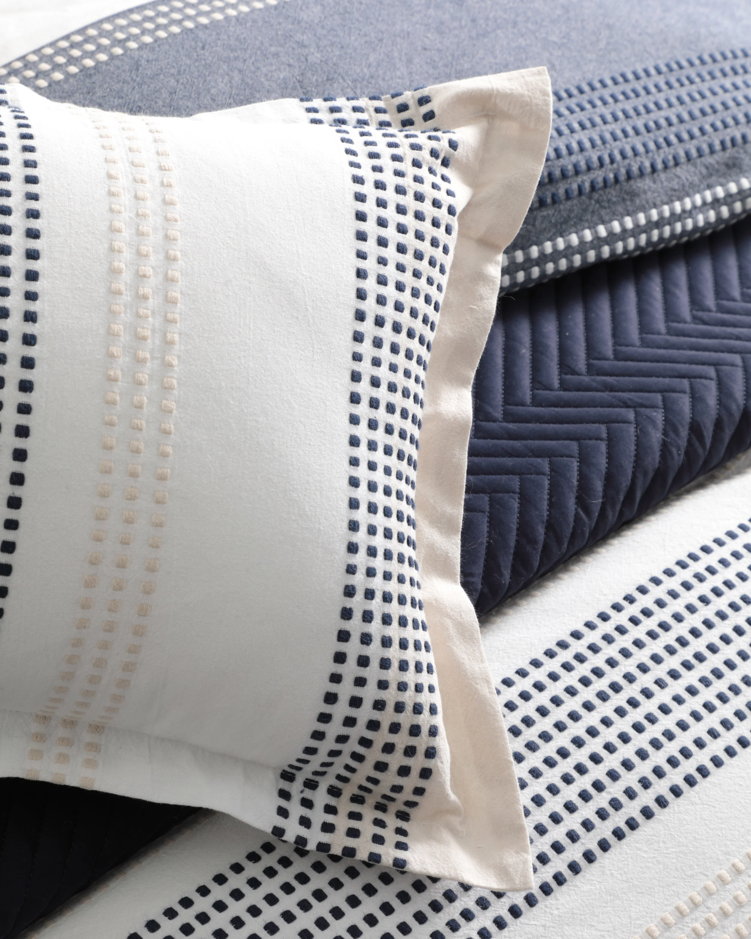 Avoca Navy01.jpg