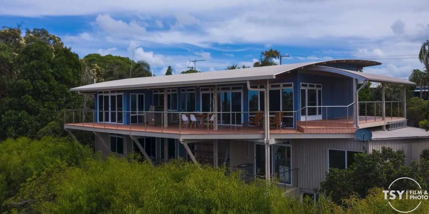 Holiday North Stradbroke Island — Watch the Whales Holiday North Stradbroke Island — Watch the Whales