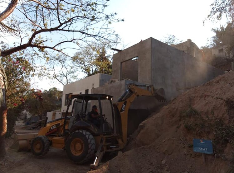 Copy of Luna Group ownes its own Heavy Equipment