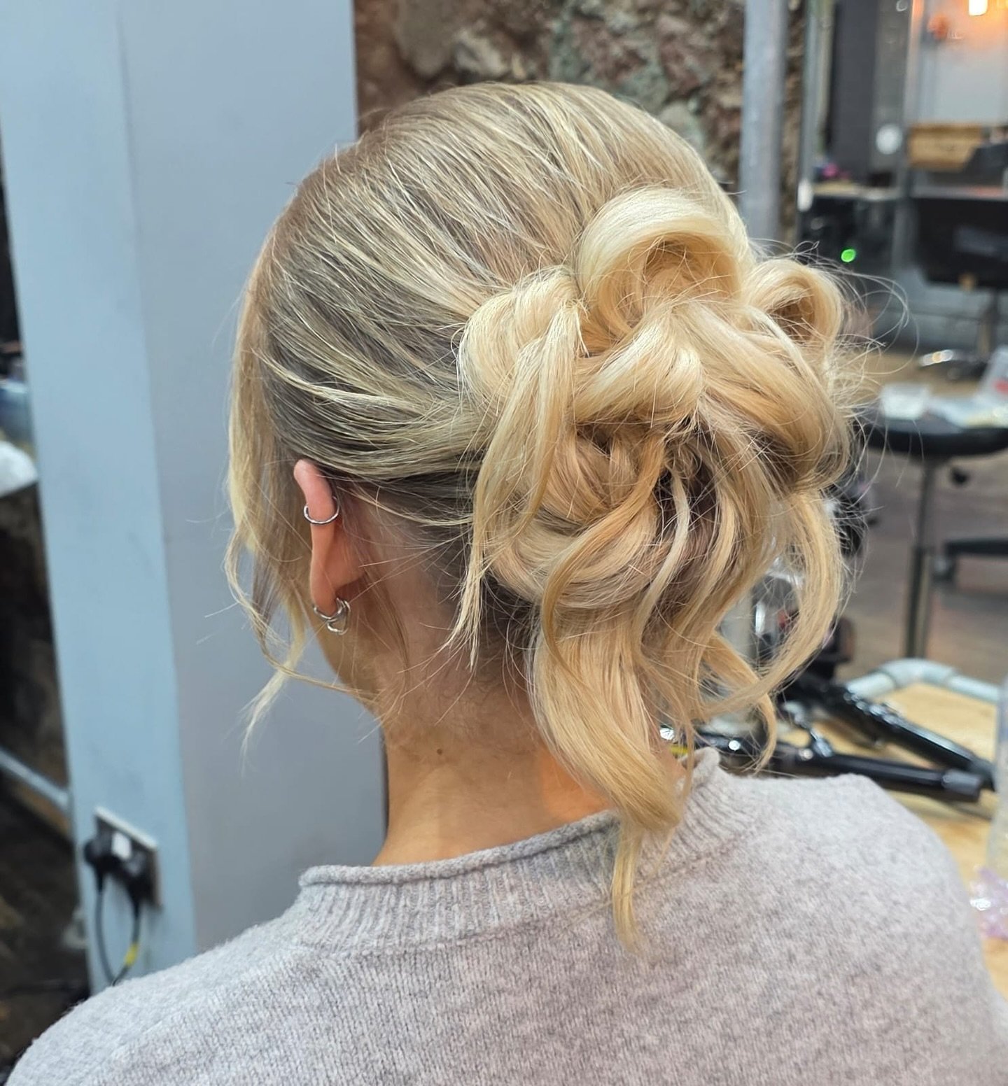 Party season ready ✨🪩

This textured bun for Veronica&rsquo;s client is the perfect glam-up for all the festive fun.

Book your party-hair glow-up today- link in bio

#PartyHair #FestiveHair #TexturedBun #HairStyleInspo #GetPartyReady #PartySeason #