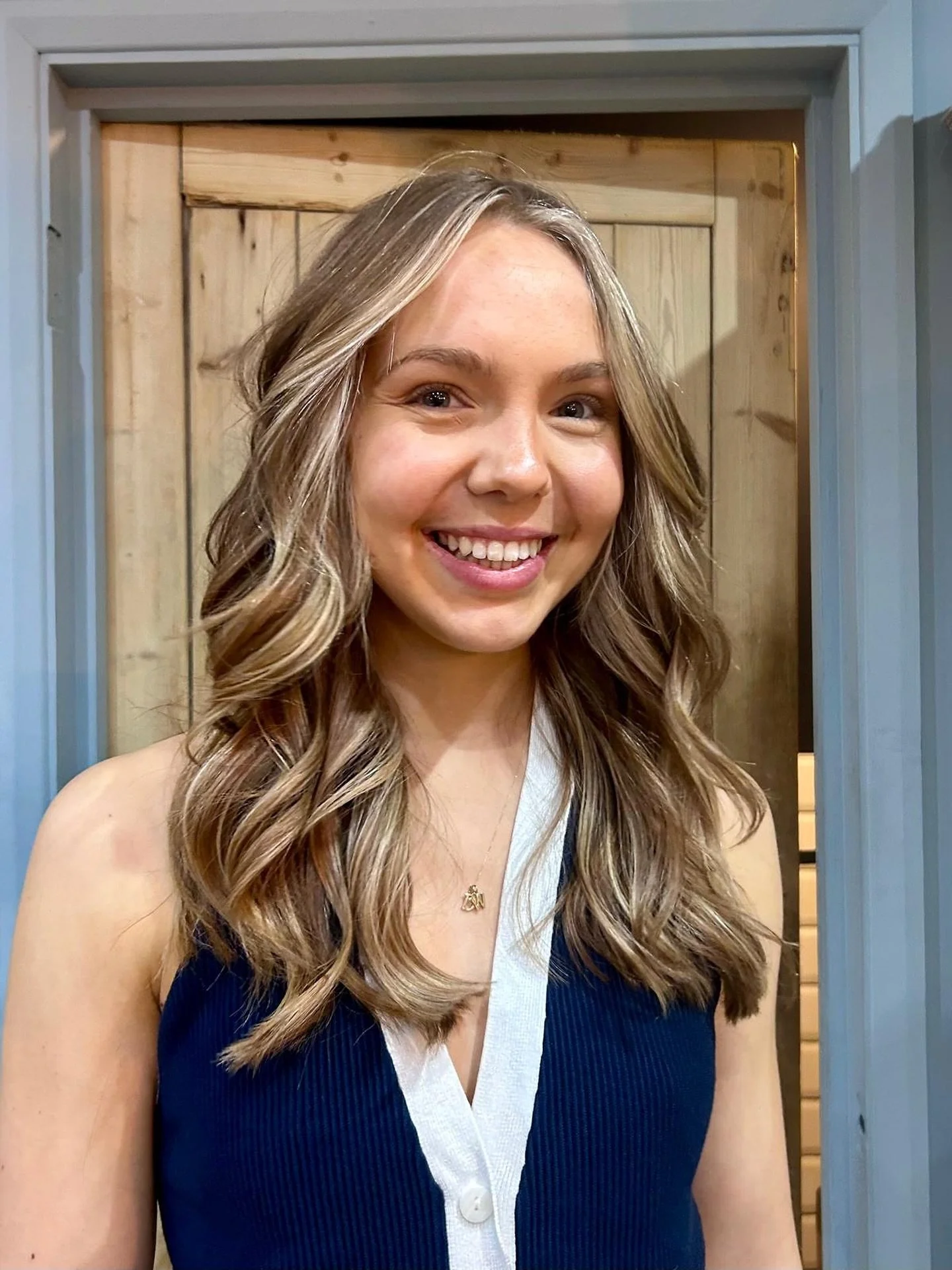 Balayage brilliance by Cecilia and a fresh cut &amp; style by Franco - this look for our gorgeous client is giving us ALL the good vibes on a dreary February day 💁&zwj;♀️✨ 

Ready for a new look to get you through to Spring? Book your next appointme