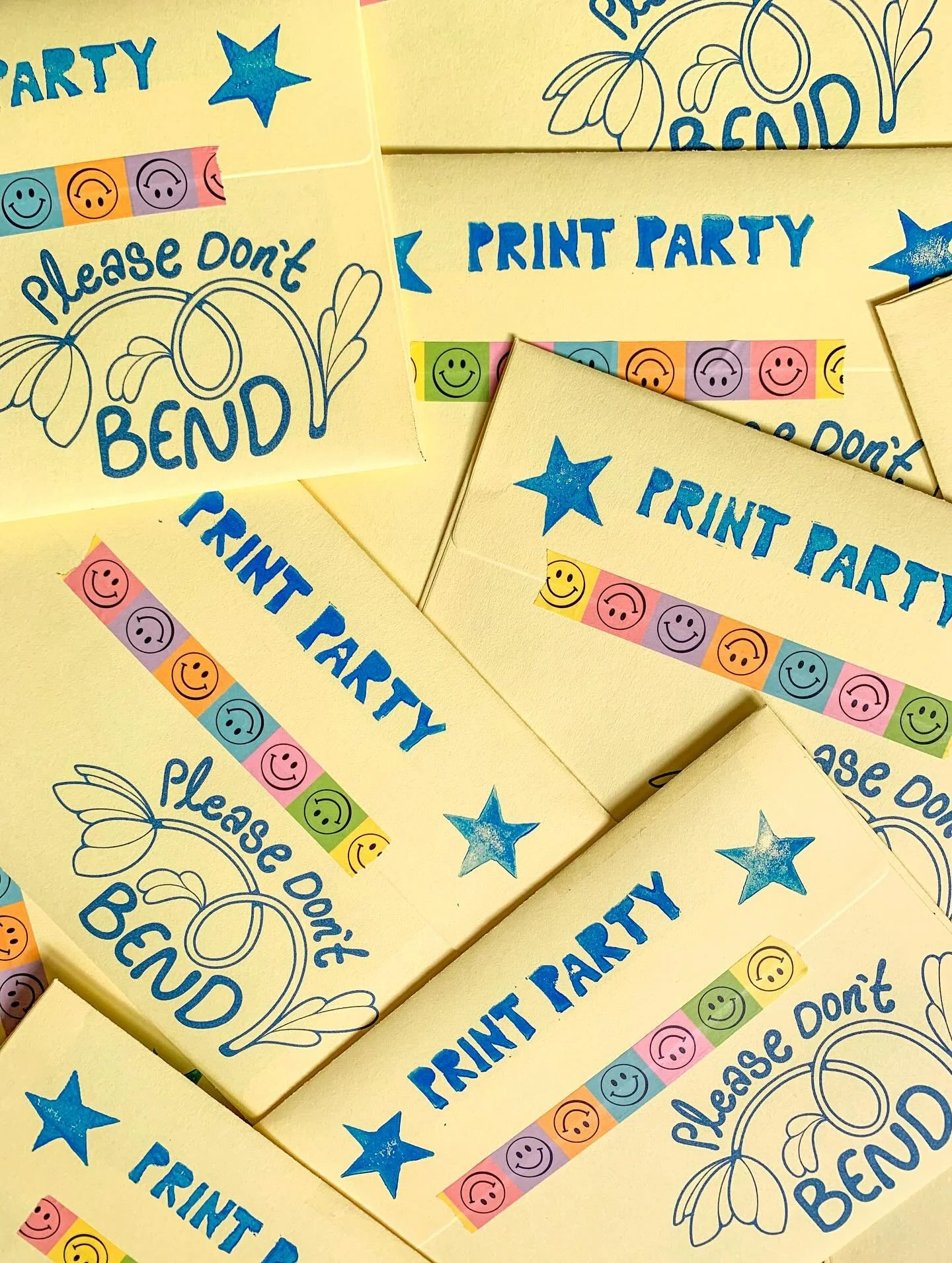 April mail has been sent! 💌🌷💙
obsessed with the colours this month.

May mail will be announced soon :-)