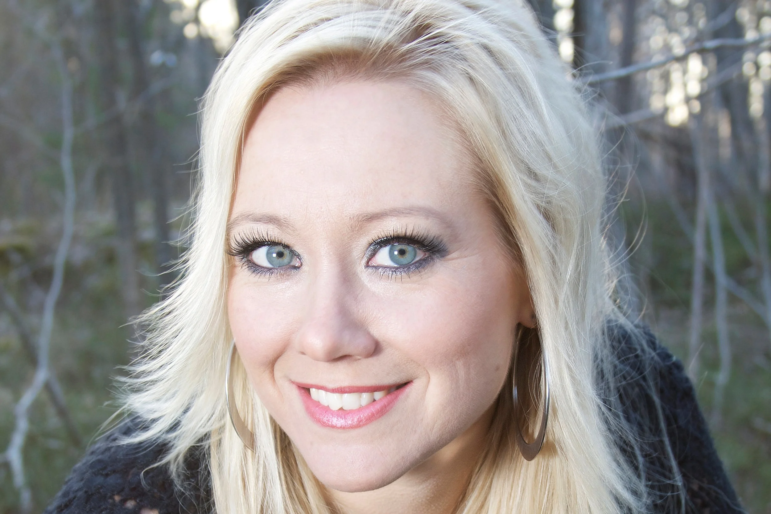 Sara Edwardsson konferencier, sångerska
