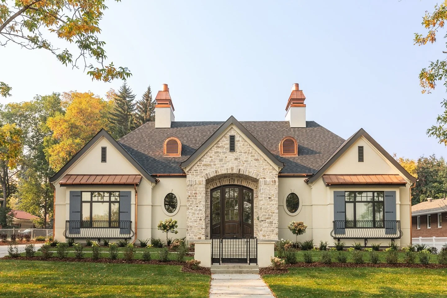 Views from the curb.

Contemporary, modern, farmhouse, craftsman, or tudor?

Double tap your top pick. 🍎

#urbis #urbisinfill #exteriorstyle #homestyle #curbappeal #yeghomes #edmonton