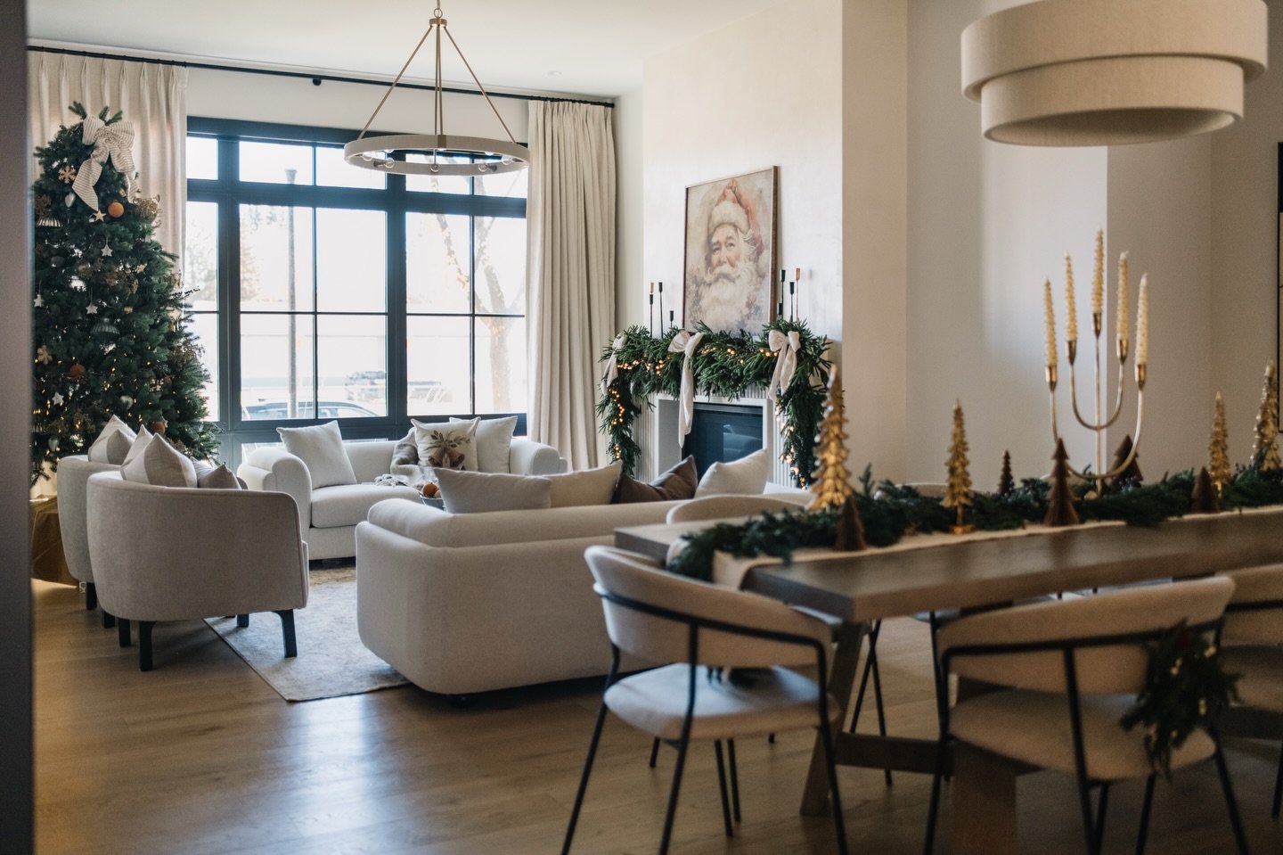 Wishing you a Merry Christmas from every Urbis home to yours.

May your day be filled with light, laughter, and a little holiday magic. 💫

#holidayhome #holidaydecor #holidayhomeinspo #edmontonhomes