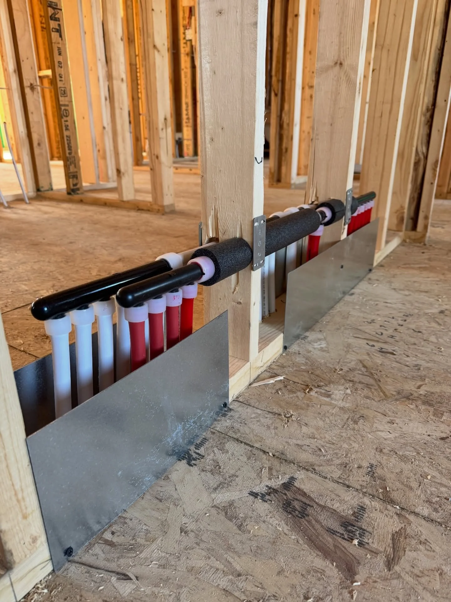 Progress updates from Windsor Park 118. 🛠️

Framing is complete for the main house and we&rsquo;ve just finished rough-ins for the hydronic in-floor heating. This custom home features gorgeous skylights above the deck and a garden suite over the gar