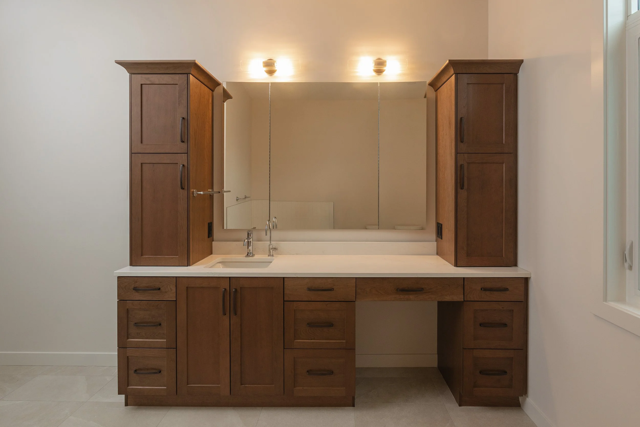 Ensuite in Parkview 89 custom home by Urbis Infill Homes in Edmonton.