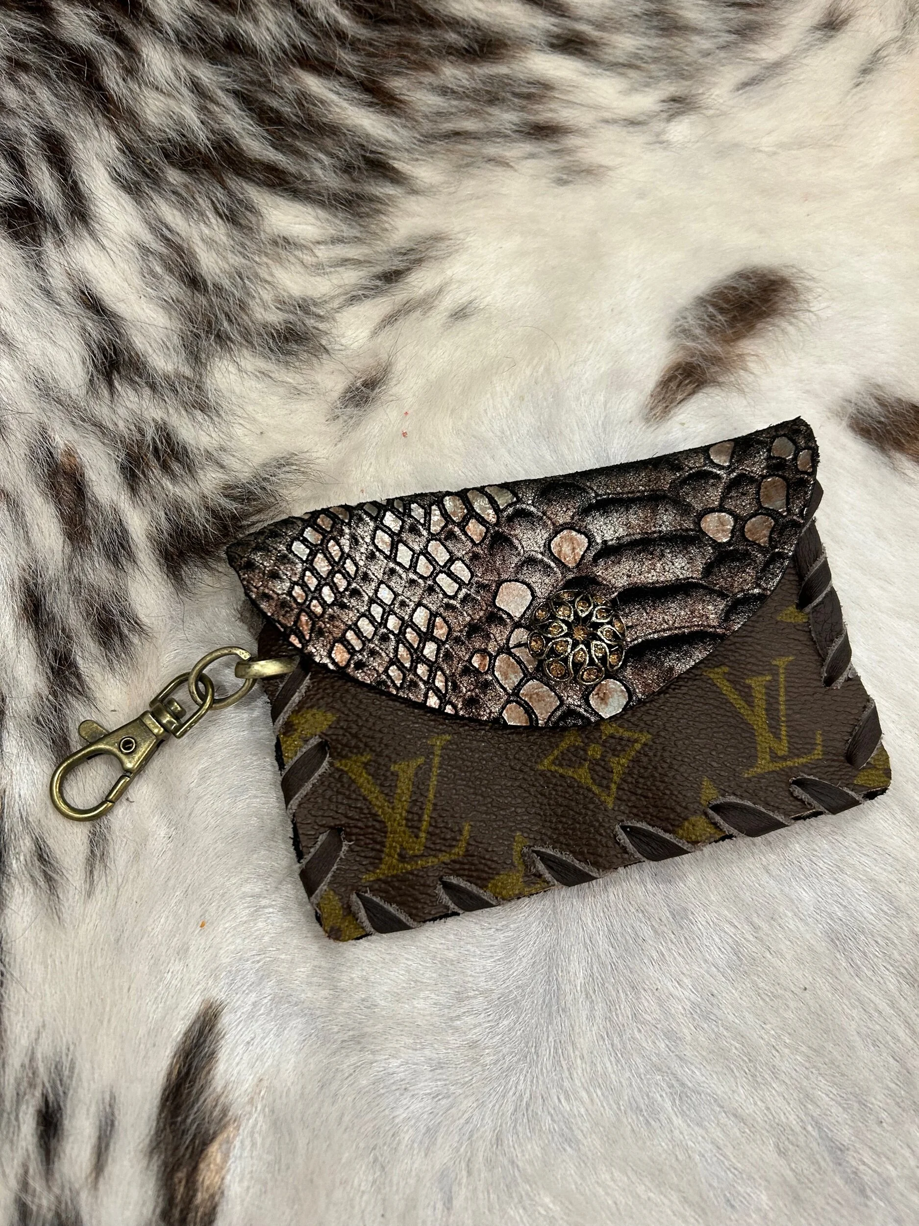 D7623F0D-5C5A-4209-A8F2-5A43763ED4C3