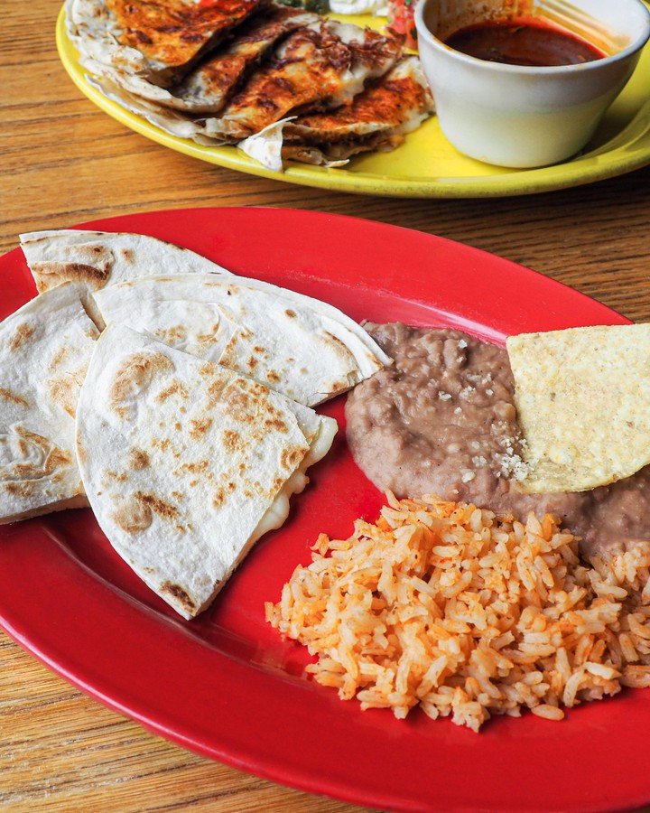 Bring the whole crew to Miguel&rsquo;s and enjoy a relaxing Sunday meal where kids eat FREE!

*One free kids&rsquo; meal with the purchase of a full-size entr&eacute;e. Dine-in only. Valid for kids 10 &amp; under. Sundays only.
