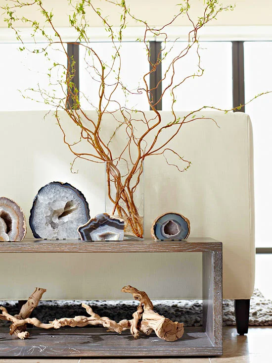 Decorating with natural elements... Look at those Agates! Source: Better Homes and Gardens
