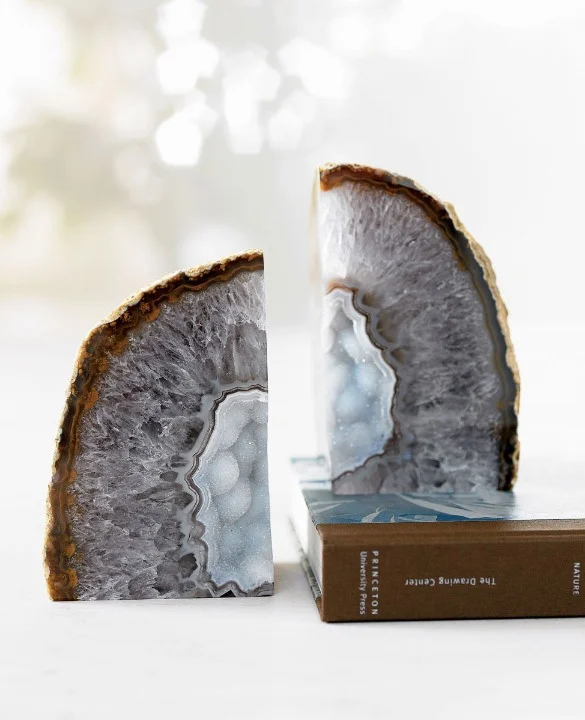 Agate geode bookends. Love it? Totally! Source: Sivan Ayla