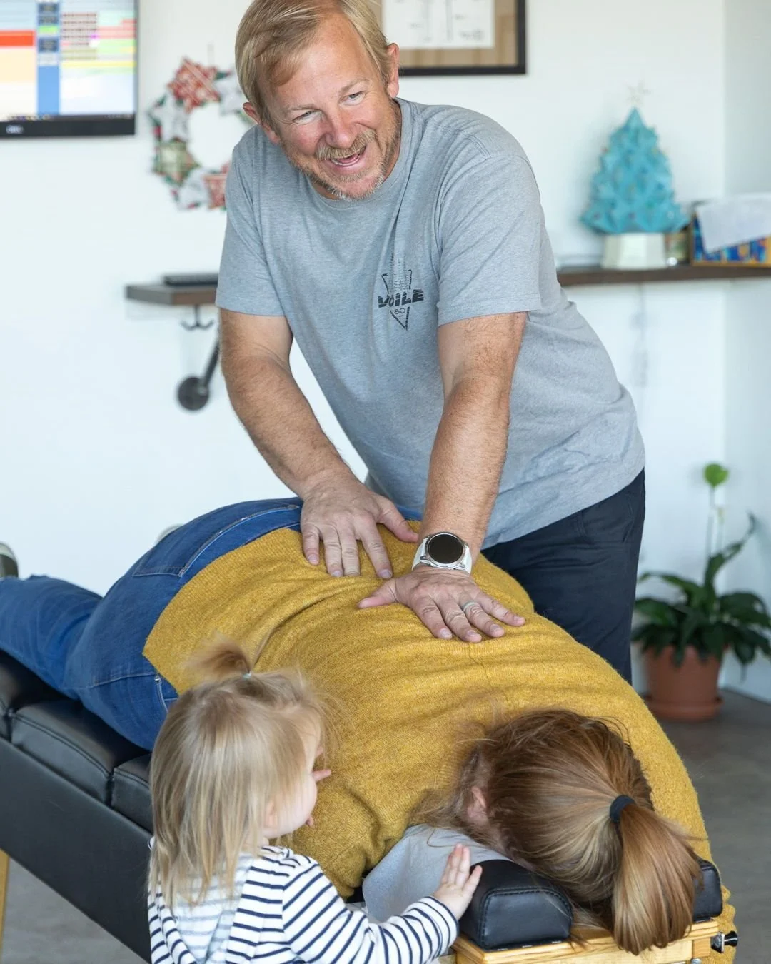 Your spine survived the holidays (barely).
Let&rsquo;s kick off the week with a nervous system refresh and a posture tune-up.
🎯 We are open today!