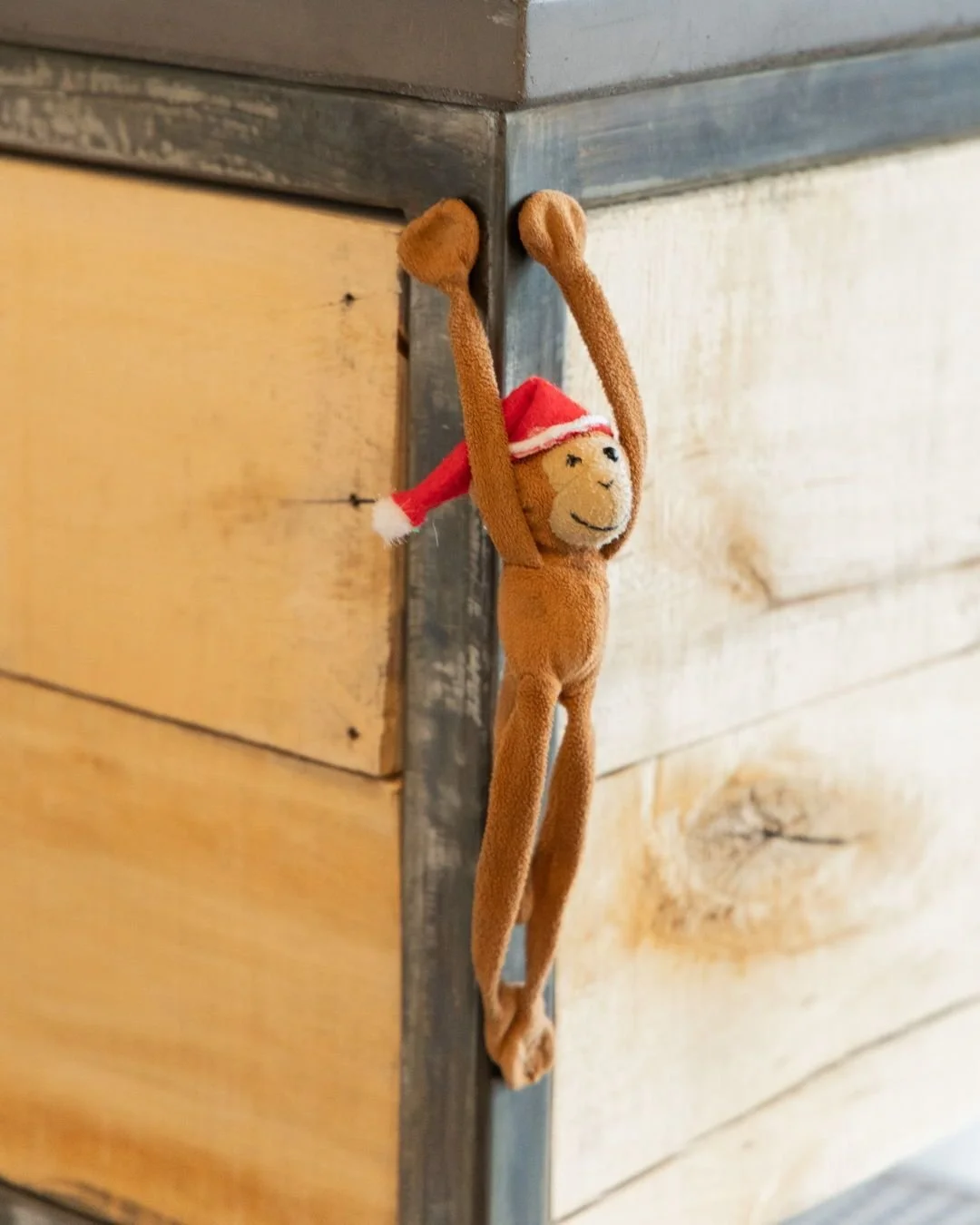 📺 &ldquo;It&rsquo;s Christmas Eve Eve!&rdquo; 🎄🛋️
(said in our best Phoebe Buffay voice)
If you&rsquo;re feeling the hustle, the cookies aren&rsquo;t baked, your back&rsquo;s acting like you carried a sleigh last night&hellip; you&rsquo;re not alo