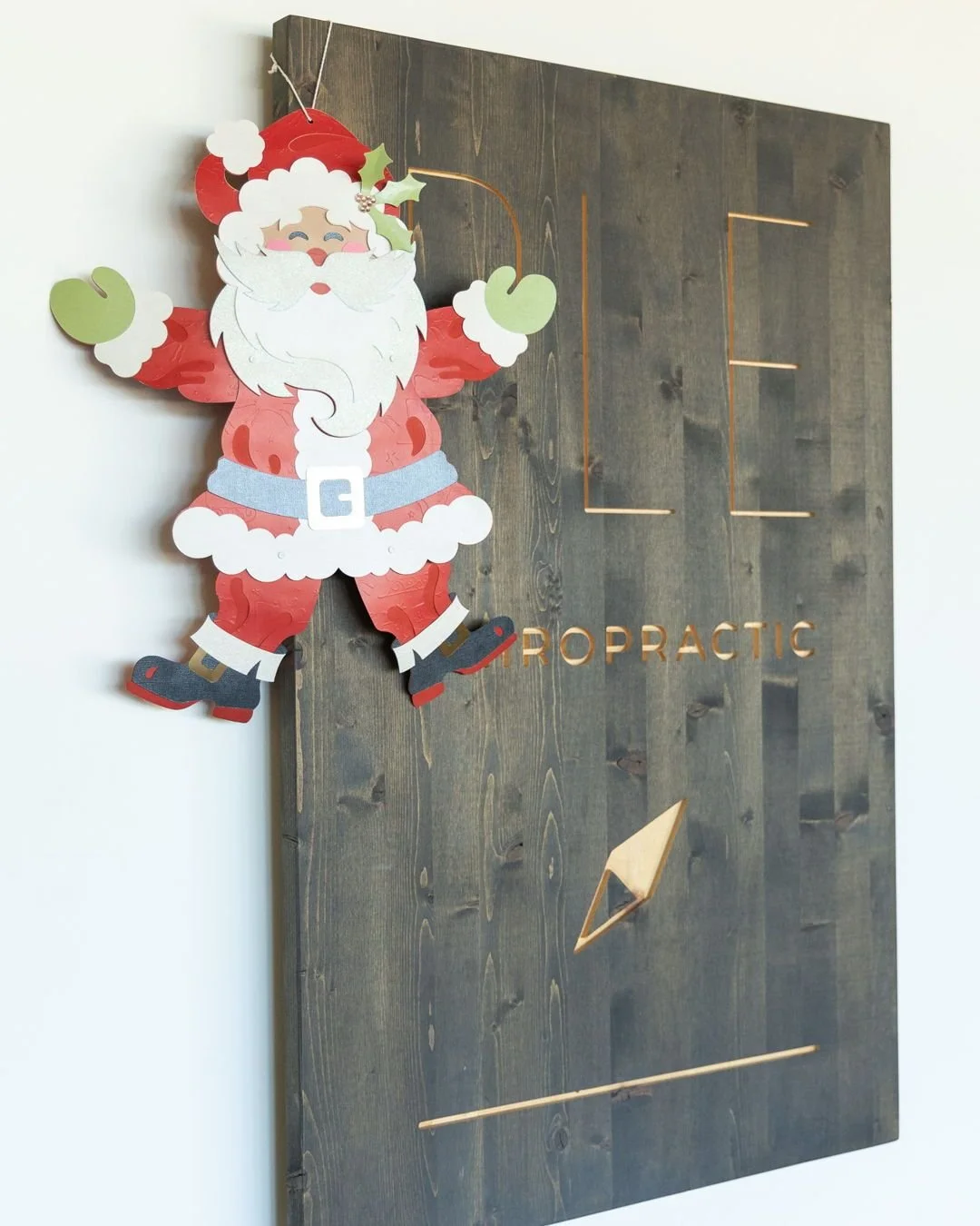 🎁 Me: I&rsquo;m going to relax this holiday season.
Also me: [Frantically assembling toys at 2AM while my back screams for help]
Come reset your spine (and sanity). You got this, Santa.