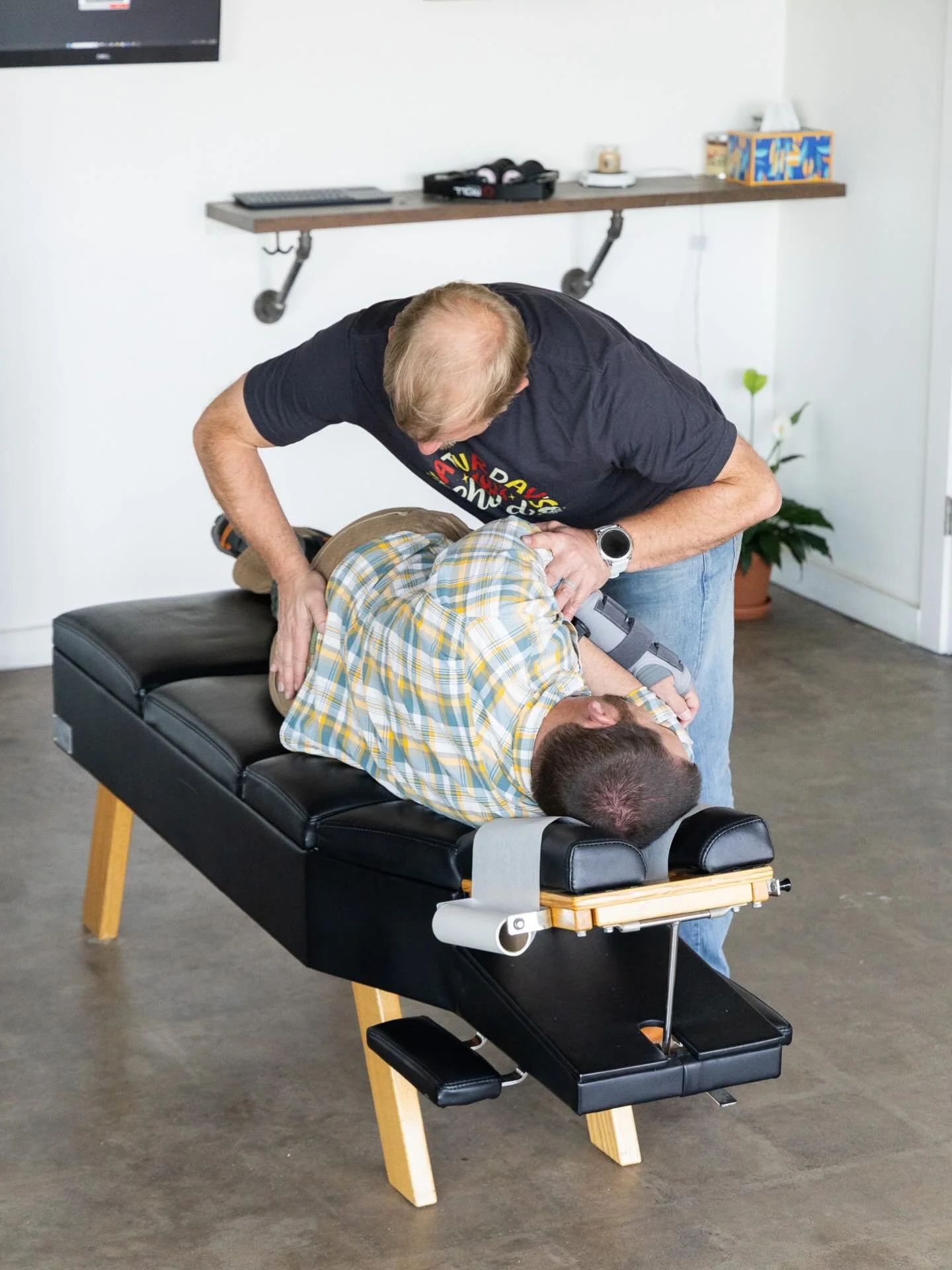 That moment when you sneeze and your entire back files a complaint. 
Yea.. that&rsquo;s a sign! 
Come on in and fix that &ldquo;I slept weird&rdquo; spiral!