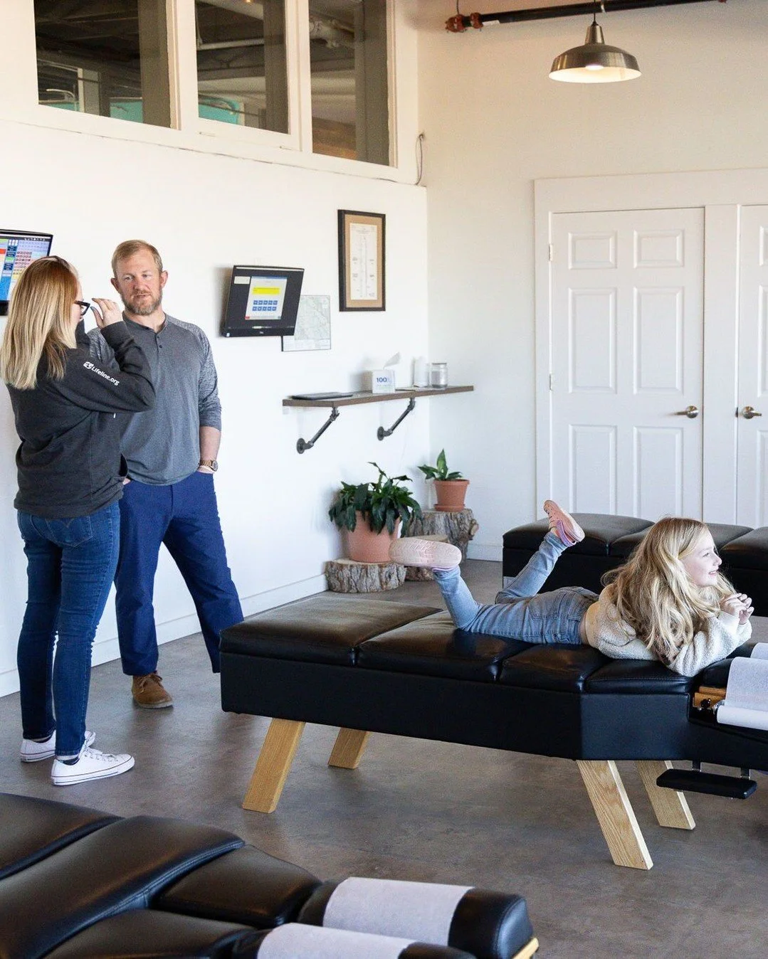 We&rsquo;re baaack!
Spring break is over, the schedules are full again, and your body is probably feeling it.
If you&rsquo;ve been sleeping weird, sitting more, traveling, or just out of routine&hellip; now&rsquo;s the time to reset.
Let&rsquo;s get 