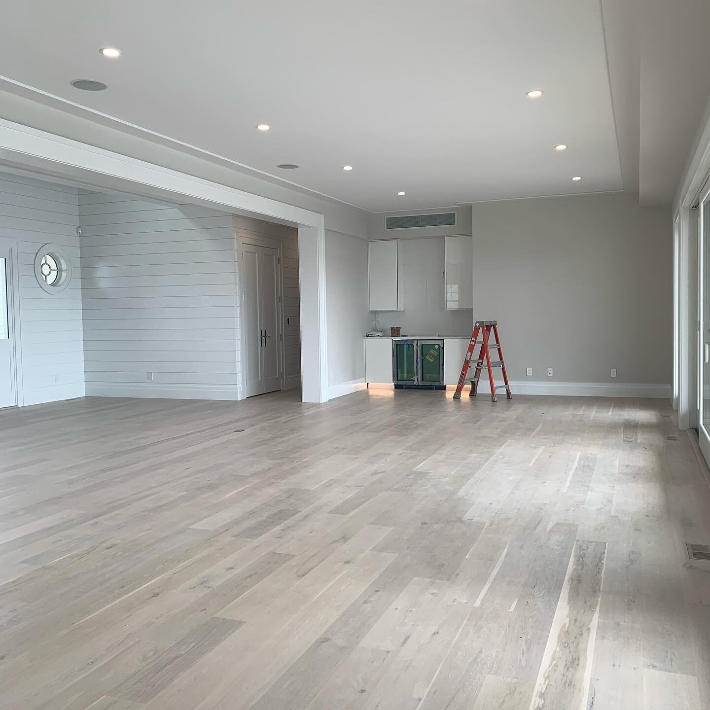 New construction interior design job in Westhampton Beach. We are making progress. I love seeing all of the finishes and lighting that I selected. Furniture is going in soon. Stay tuned!  #westhamptonbeachinteriordesign #styledandsold #r2qconstructio