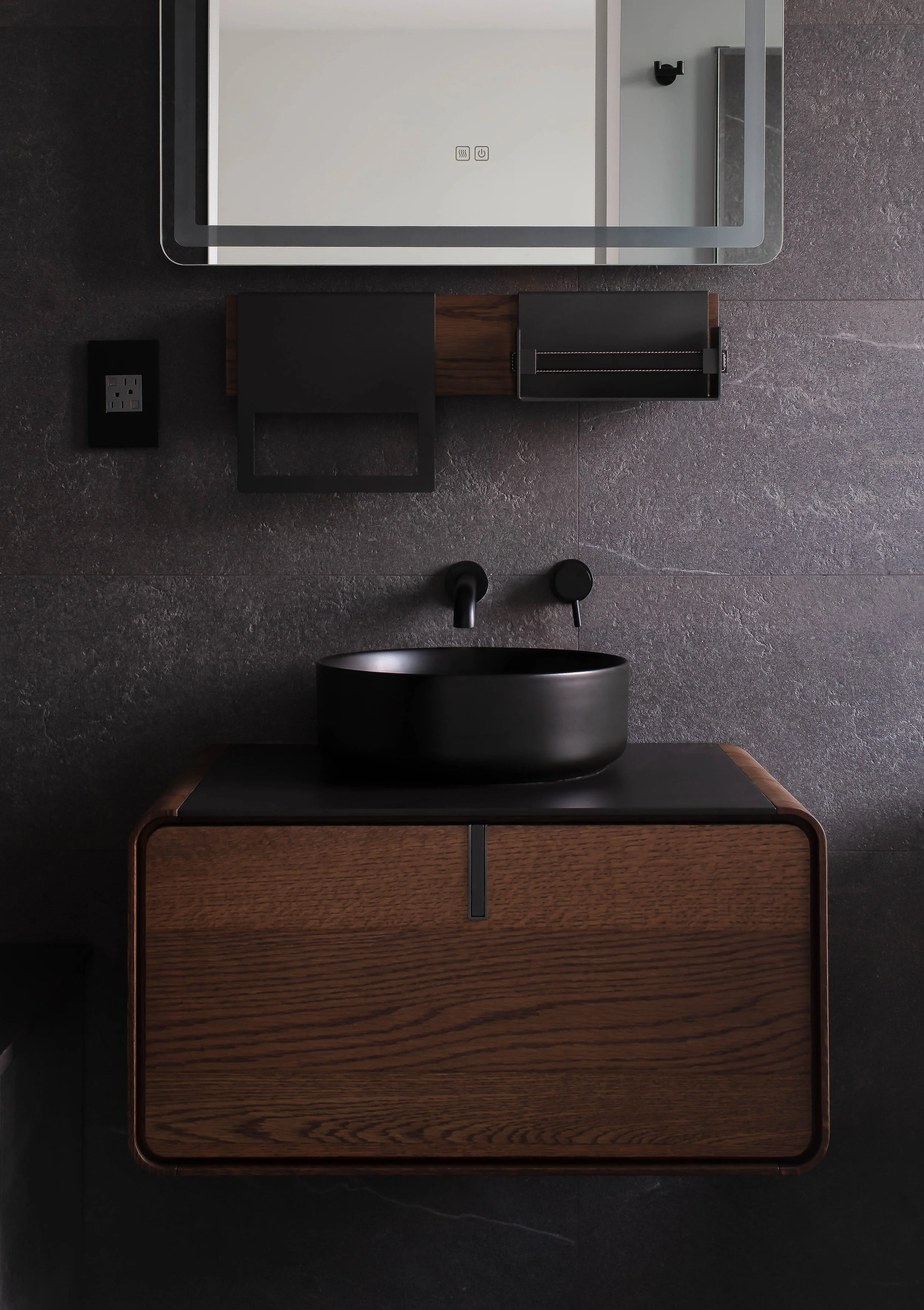 En suite by Dimora Interiors