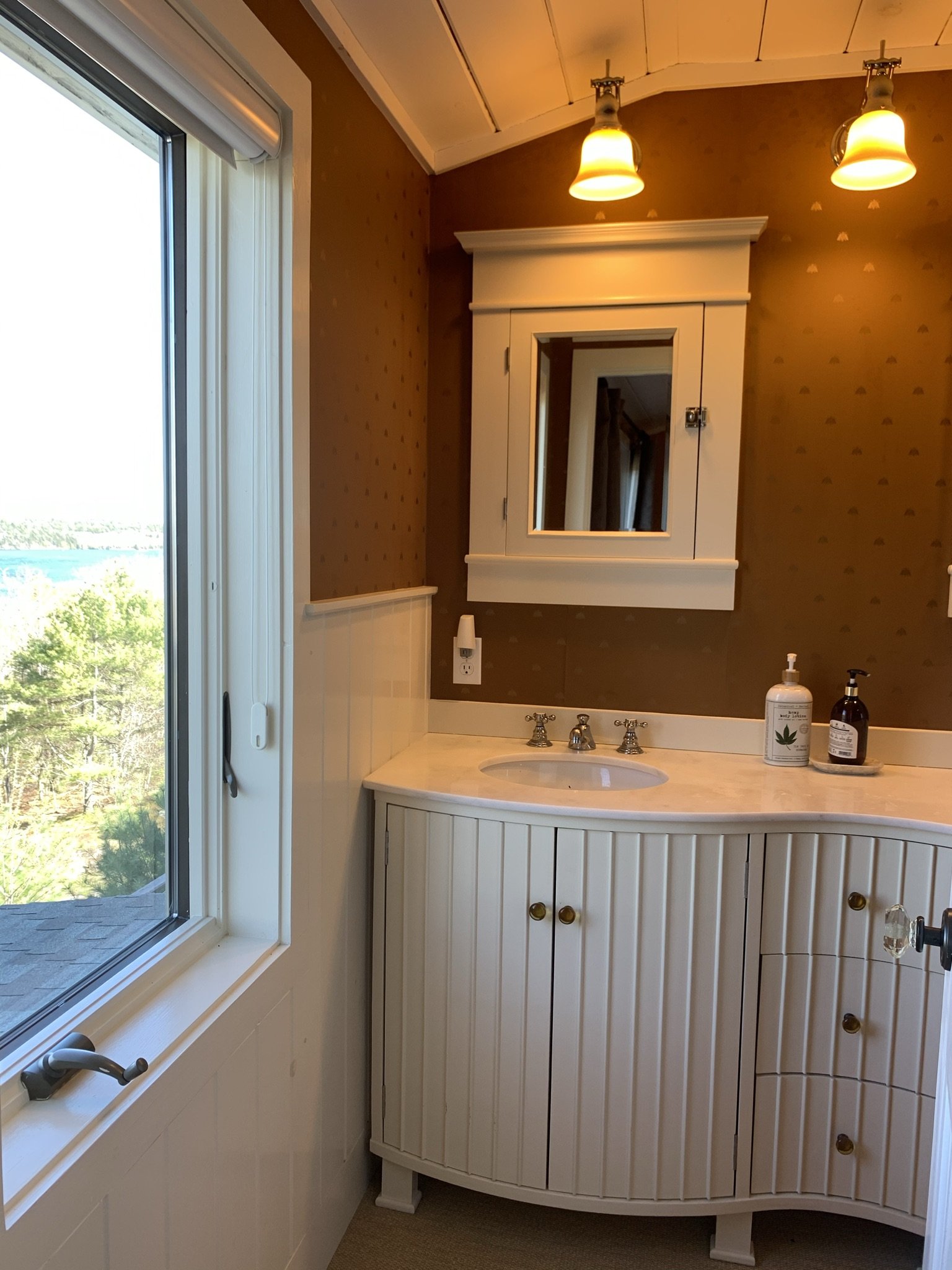 Sitting Room Bathroom.JPEG