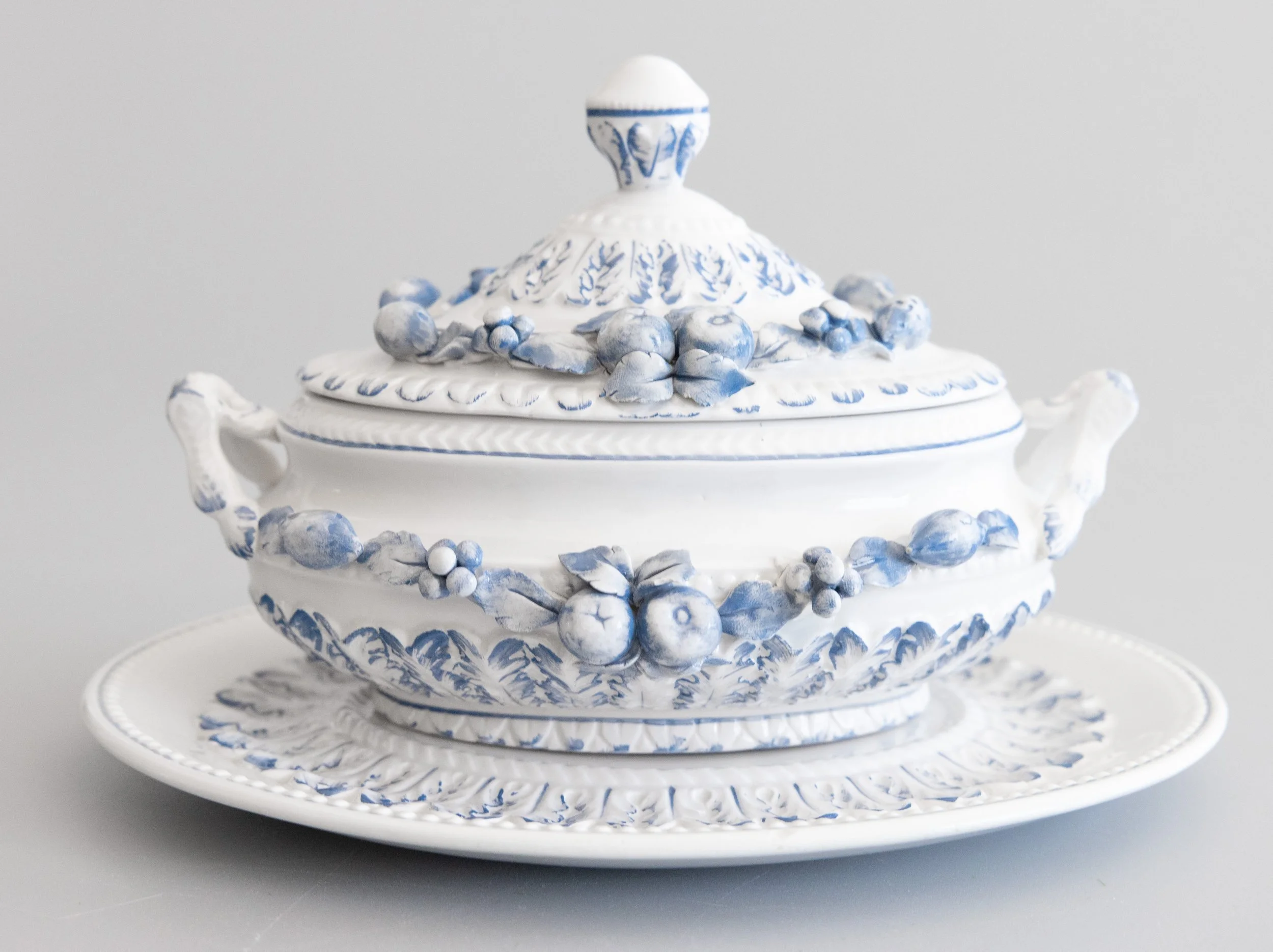 Vintage Italian Blue & White Porcelain Fruit Lidded Sauce Gravy Tureen & Underplate