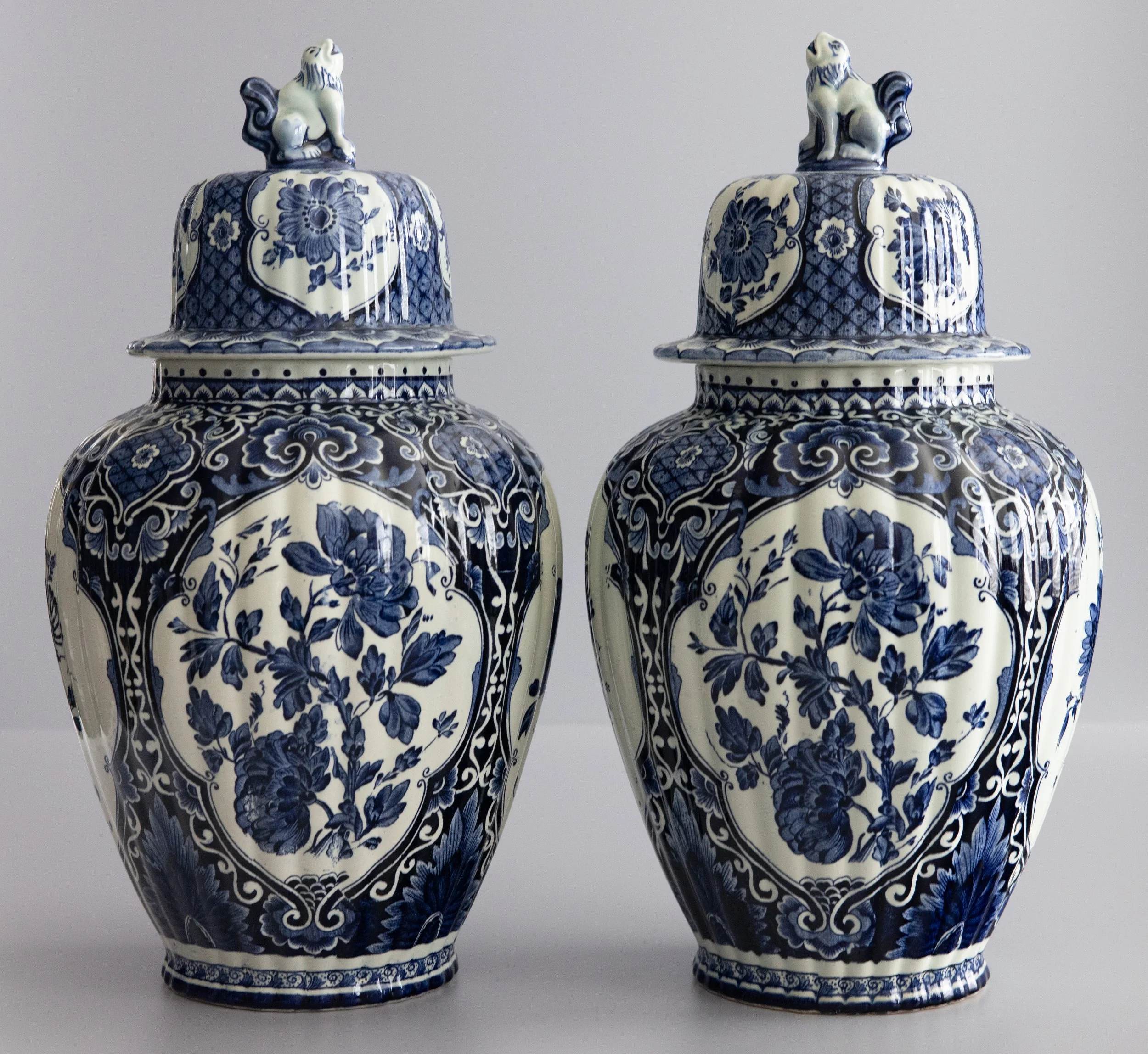 Large Mid-Century Dutch Delft Lidded Ginger Jars Vases, a Pair