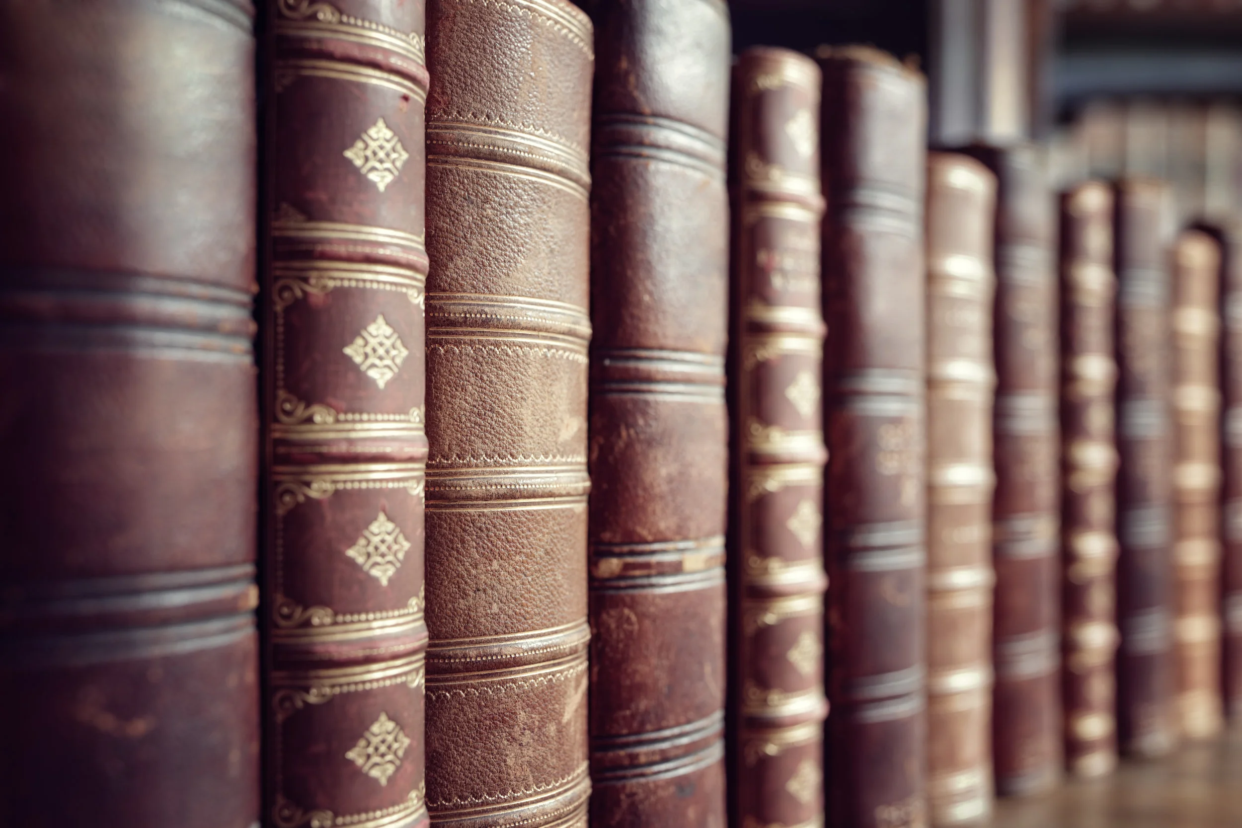 old-vintage-books-in-a-row-P3TXGK9.jpg