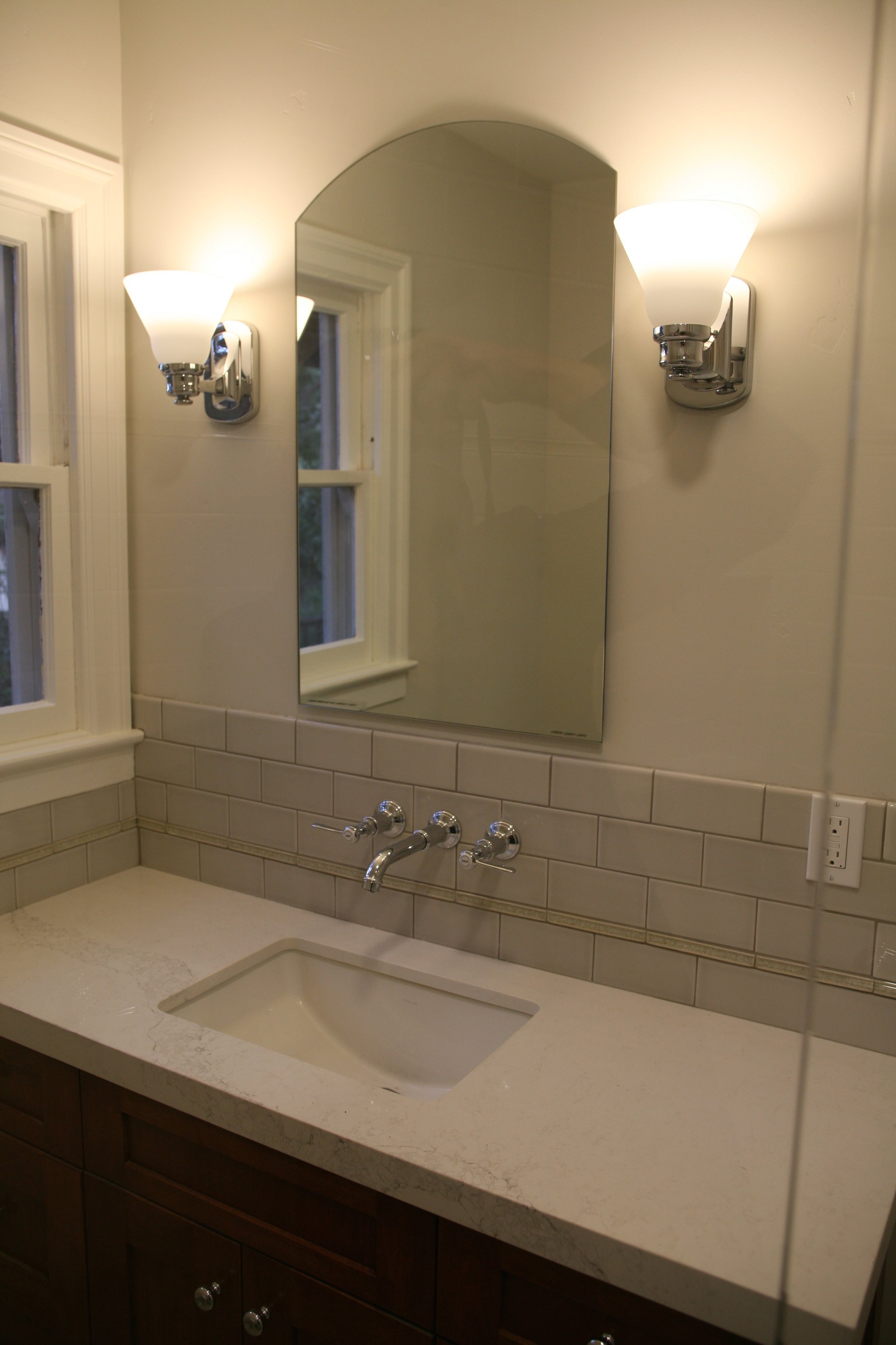 Working within a very small space, we were able to redesign Joanne a brand-new full bathroom.