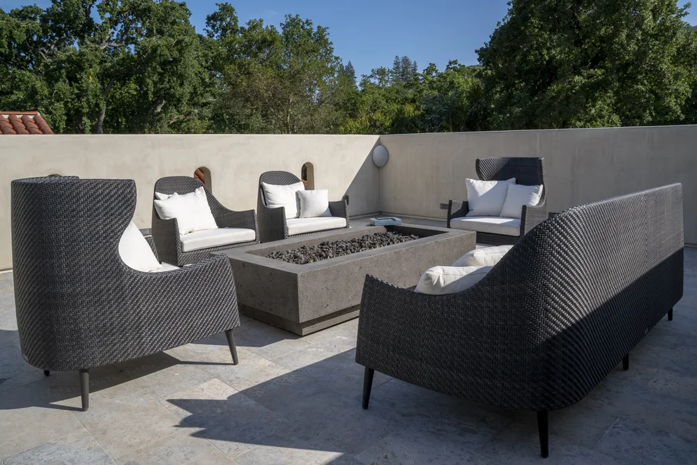  Seating for six surrounds a fire table on the roof deck which has 360 degree sky views for star-gazing. 