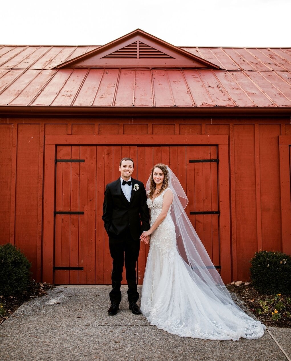 Are you thinking of doing an intimate ceremony? We have many options for indoor and outdoor &quot;family only&quot; or elopement ceremonies on property! ⁠
.⁠
.⁠
.⁠
.⁠
.⁠
Photo by @JohnMeyersPhotography⁠
⁠
#weddings #ravenswoodweddings #ido #shesaidye