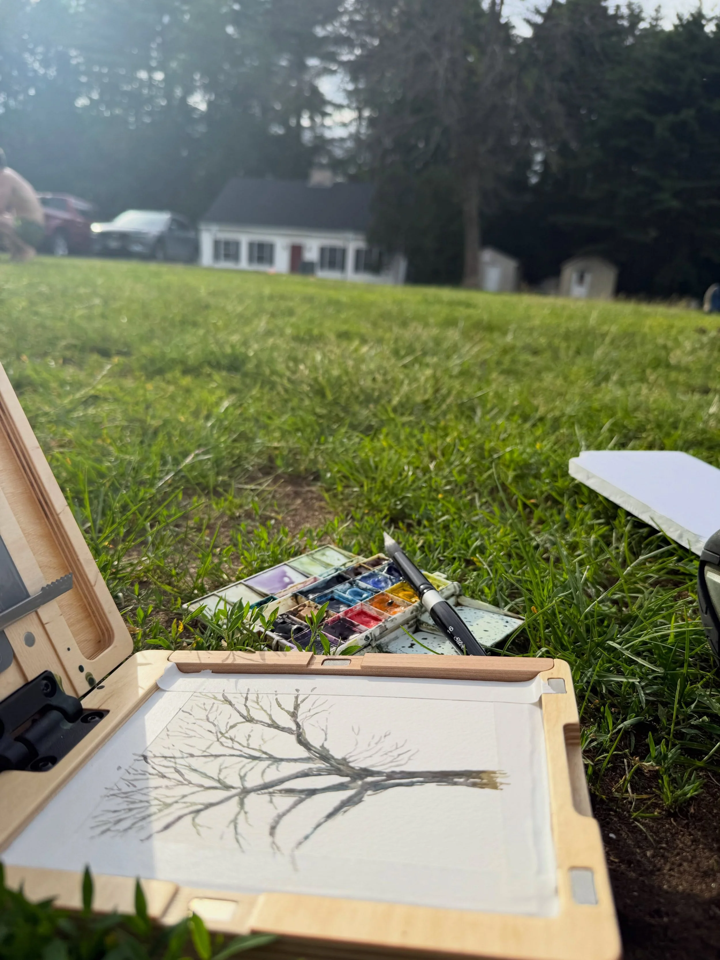 Evening plein-air sketching.

A weekly trail run hosted by the White Mountain Milers was taking place in town. Would've joined the run if not for a bruise on my ankle. 🤷&zwj;♀️

Of course, while my husband and everyone else ran, I painted.😏

A beau
