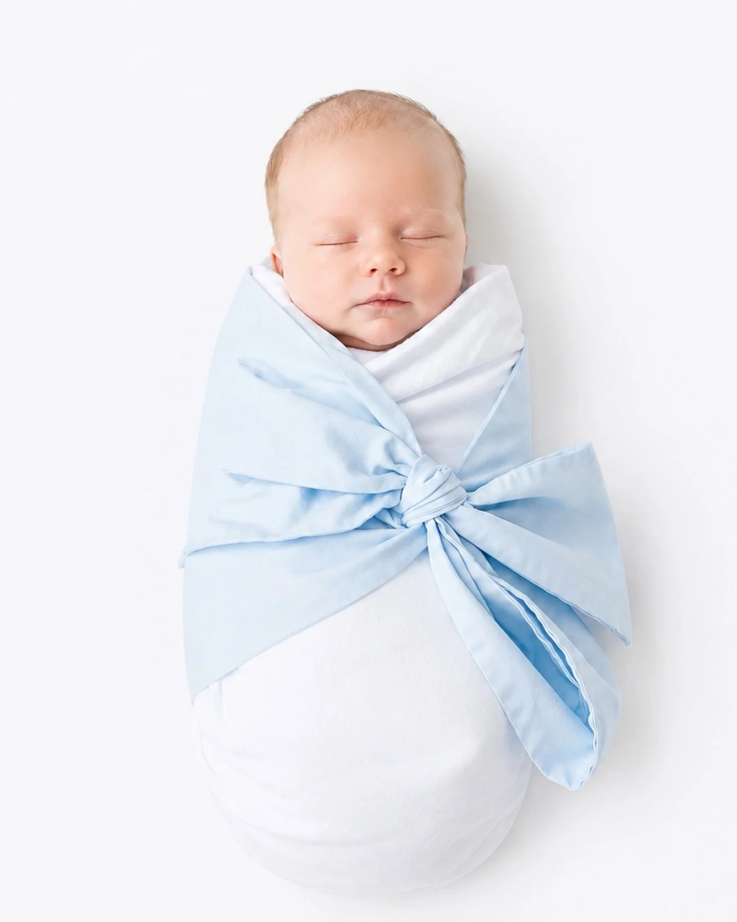 Introducing William Cannon Whitley III 💙✨ sweet &amp; chill - the perfect addition to the family @abbey.whitley // 📸 @urbanbay 
.
.
Nashville newborn #nashvillephotographer 
Maternity Family Photography #nashvilleportraits
Belle Meade /  Green Hill