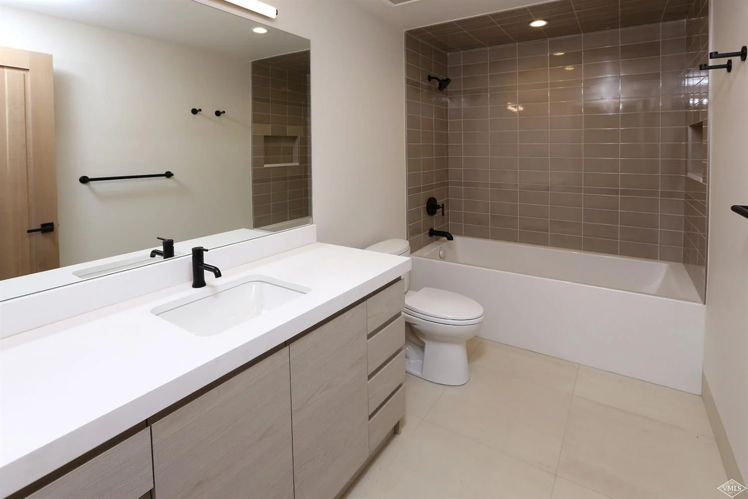 3012 Basingdale 3.jpg