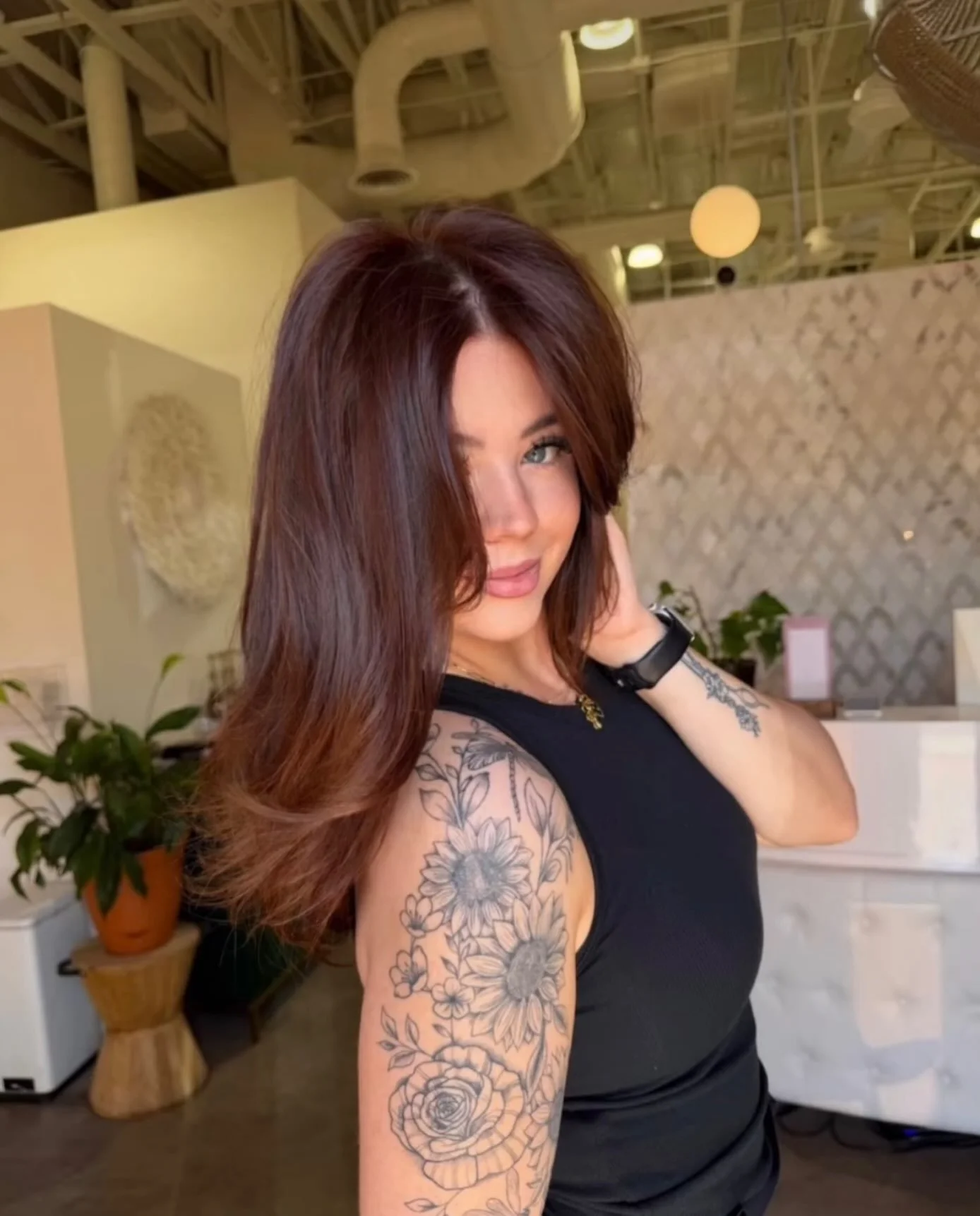 Premature autumn? NEVER. Now is the time ladies. Mark our words, Warm  tones are not only here to stay, but AMPLIFIED &amp; RICHHH. Glossy and dimensional color is taking over and we're very much here for it. 🍂 🪄 @manesbybriana