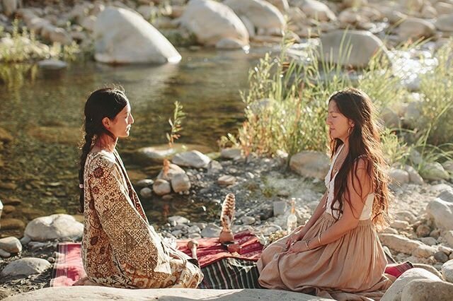 Our dear friend and beloved healing arts practitioner Amber Lee @plantascompass in session on the Ojai River.

We are honored that Amber will be taking part in Sesiones Sagradas&mdash;a new series of remote, experiential, one-on-one offerings.

Visit