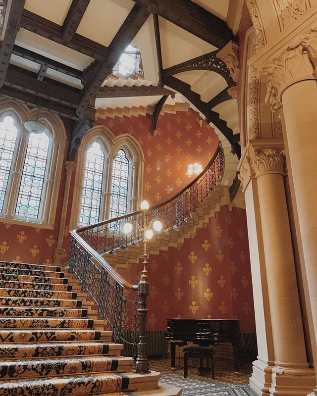 Every time I'm here I can almost hear the ghosts of guests in ballgowns, clinking champagne glasses. Curious, I finally learned a bit more about this spot - one of my favorites in London - and it never ceases to make me stop and stare in awe. (Me and