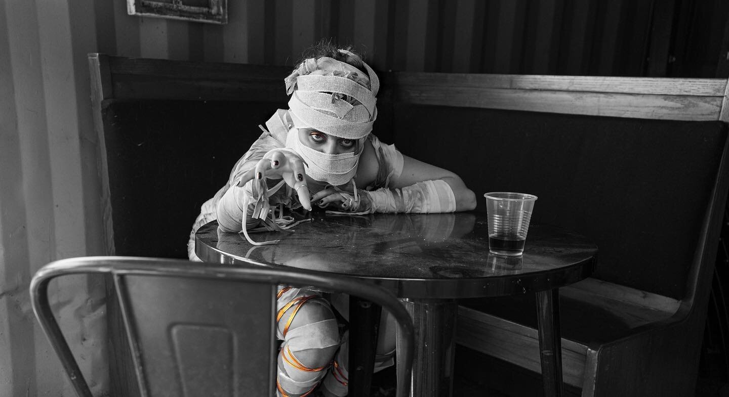 Fin. Last stop at a diner for this Mummy. Thank you again to @applepie_alessia for being a mummy, and @leah_musings for all of the help on costume and makeup. The more creative the collaborators, the more fun and unforgettable the experience, and I&r