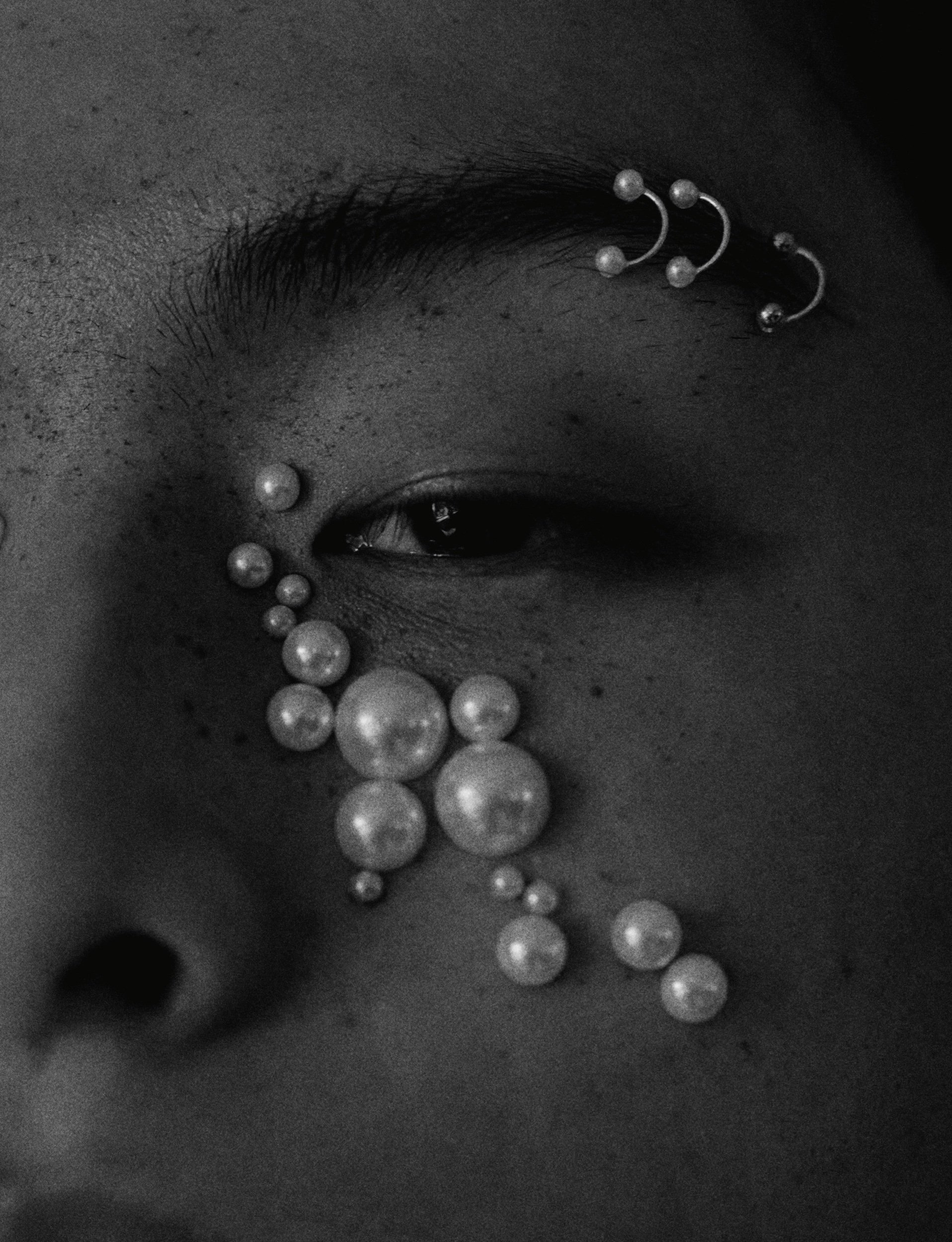 Hong + Lisa_HEROINE-16_uncompressed_Page_4_Image_0001.jpeg