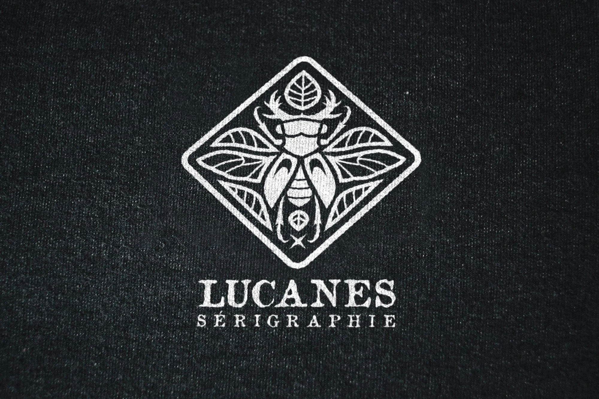 LOGO---LUCANES-SERIGRAPHIE---MOCK-UP-TISSU.jpg