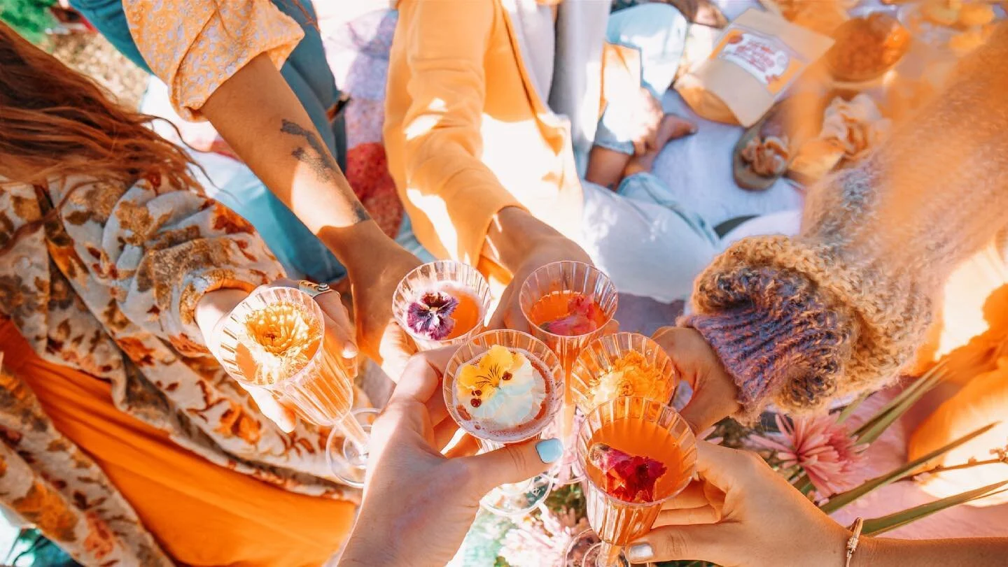 Things we absolutely cannot live without: 

🥂 Canna-Cocktails 
🧀 Cheese boards 
🌿 Fresh flower 

Who can relate? 🙋🏽

If you find yourself in Palm Springs today come visit us at @drgreenthumbscathedralcity for some sips, snacks and smokes 💫