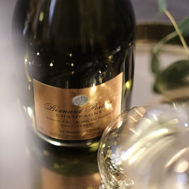 Its party time here at HQ.... until further notice! ⁠
⁠
#christmastime #christmas #festivities #christmaschampagne #holidays #partytime #christmastreats #finestfizz #christmasparties #champagne #christmasphotography