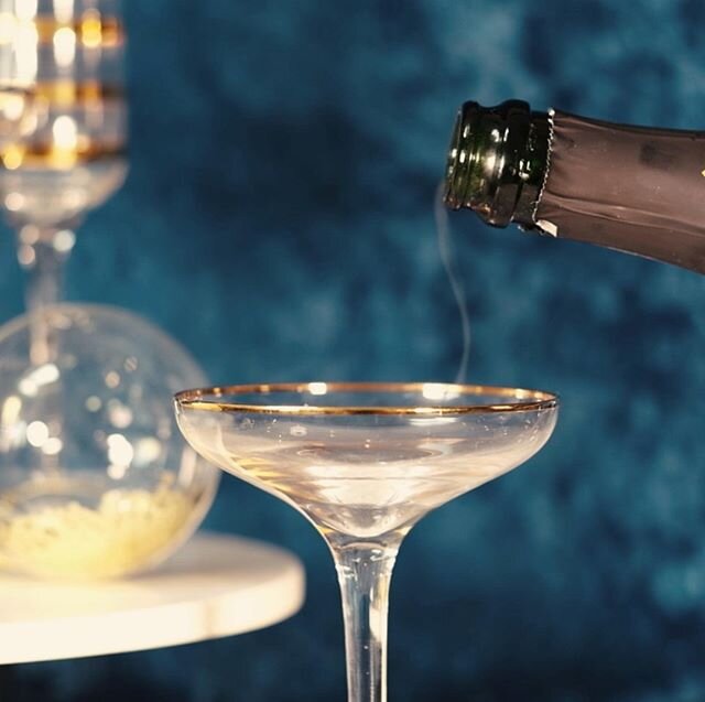 The champagne ghost, the magical moment before the champagne flows, we hope you are excited as we are for 2020!🎉⁠
⁠
#champagneghost #champagne #magic #newyears #fizz #finestfizz #yum #celebate #parttimes #dreamy #moment #magialmoment #anticipation