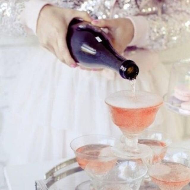 HAPPY NEW YEAR! 🎉🎉🎉⁠
⁠
#2020 #champagne #newyears #celebrate #champagnetower #lovelife #partytime #bubbles #finestfizz #happynewyear #style #pinkchampagne #welovepink #welovebubbles 📷via pinterest