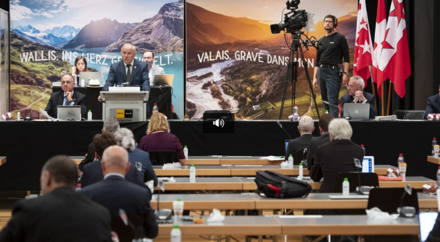 Le mouvement citoyen Helvetia Ruft débarque en Suisse romande - RTS