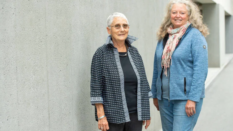 Frauen lassen auf der Rütliwiese 50 Jahre Demokratie hochleben - Südostschweiz