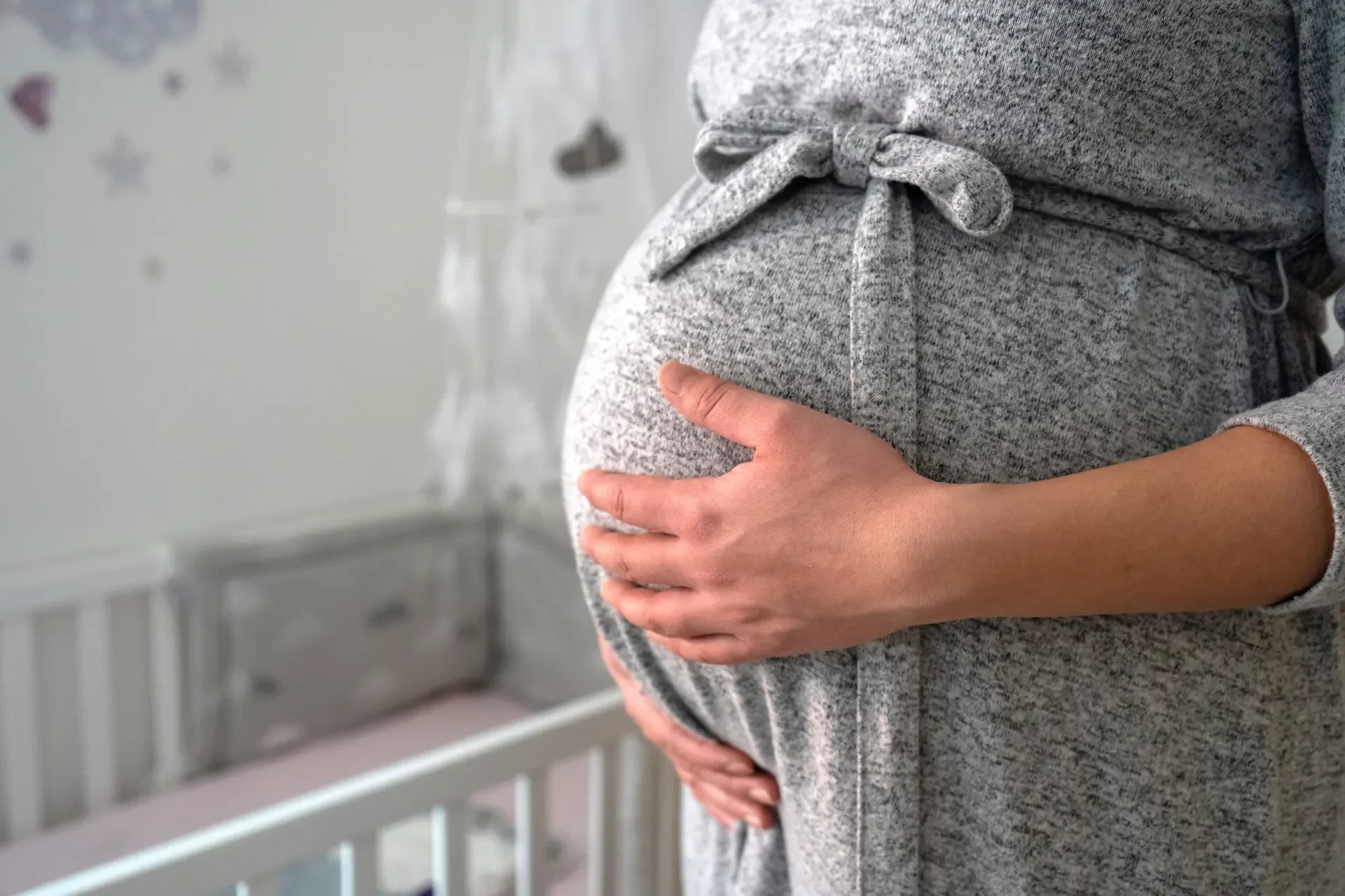 Schwanger und ausgesteuert: Hunderte Frauen verlieren ihr Recht auf Mutterschafts­entschädigung