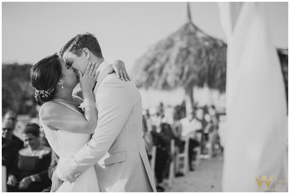 Joanne-Daan-Wow-Wedding-Details-Photography-@-Moomba-Beach-Otrobanda-Curacao_0017.jpg