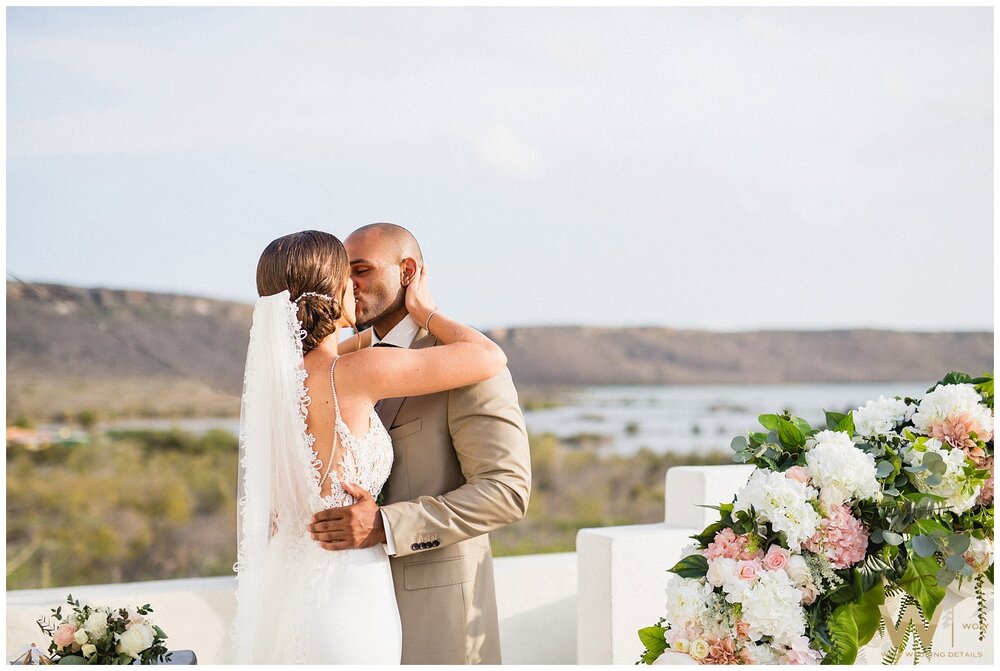 Maria-Emanuel-Wow-Wedding-Details-Jan-Kok-Curacao_0035.jpg