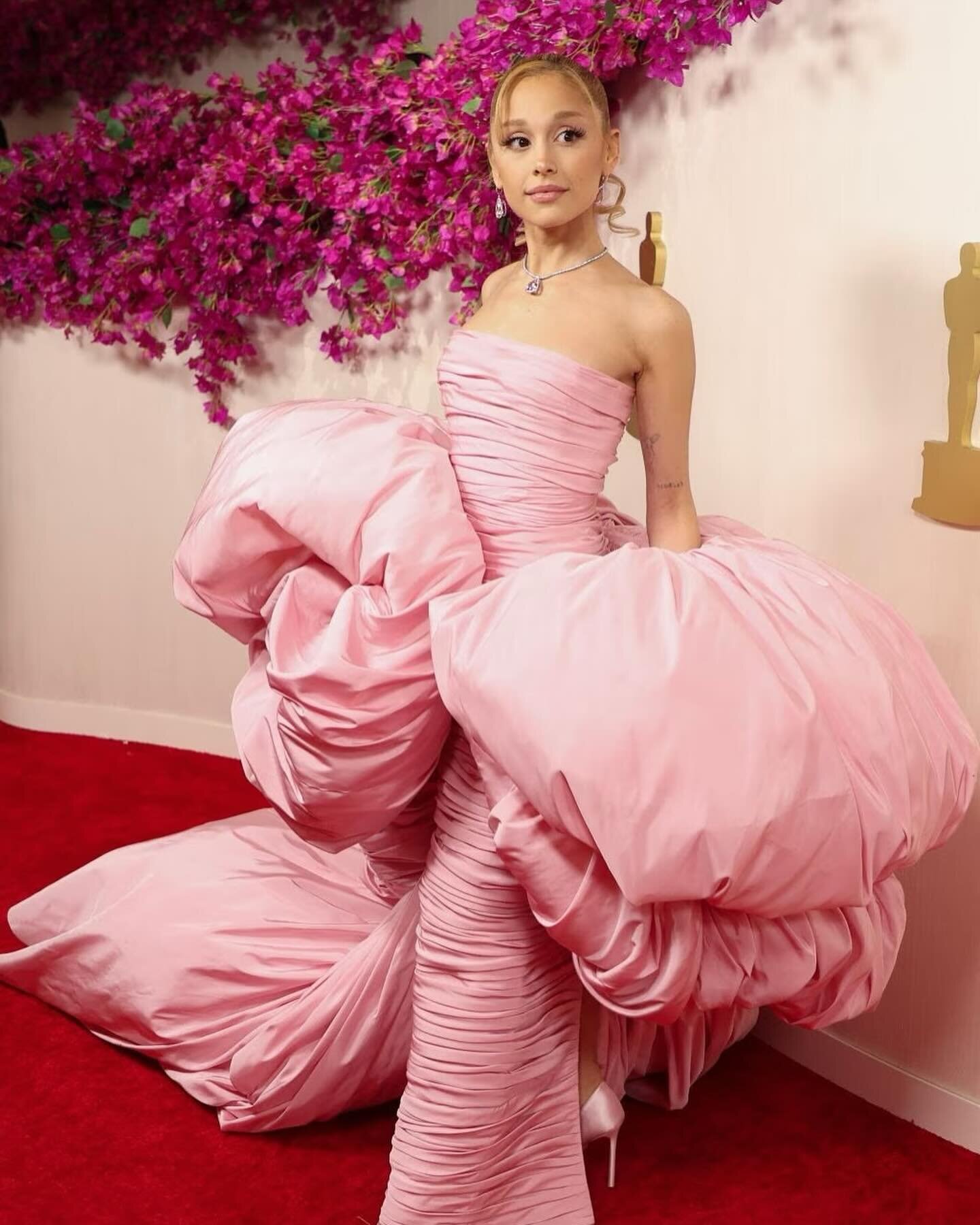 Some of our fav looks from the #oscars. Which is your favorite? ✨
.
. #redcarpet #redcarpetfashion #oscars2024 #arianagrande #cynthiaerivo #emmastone