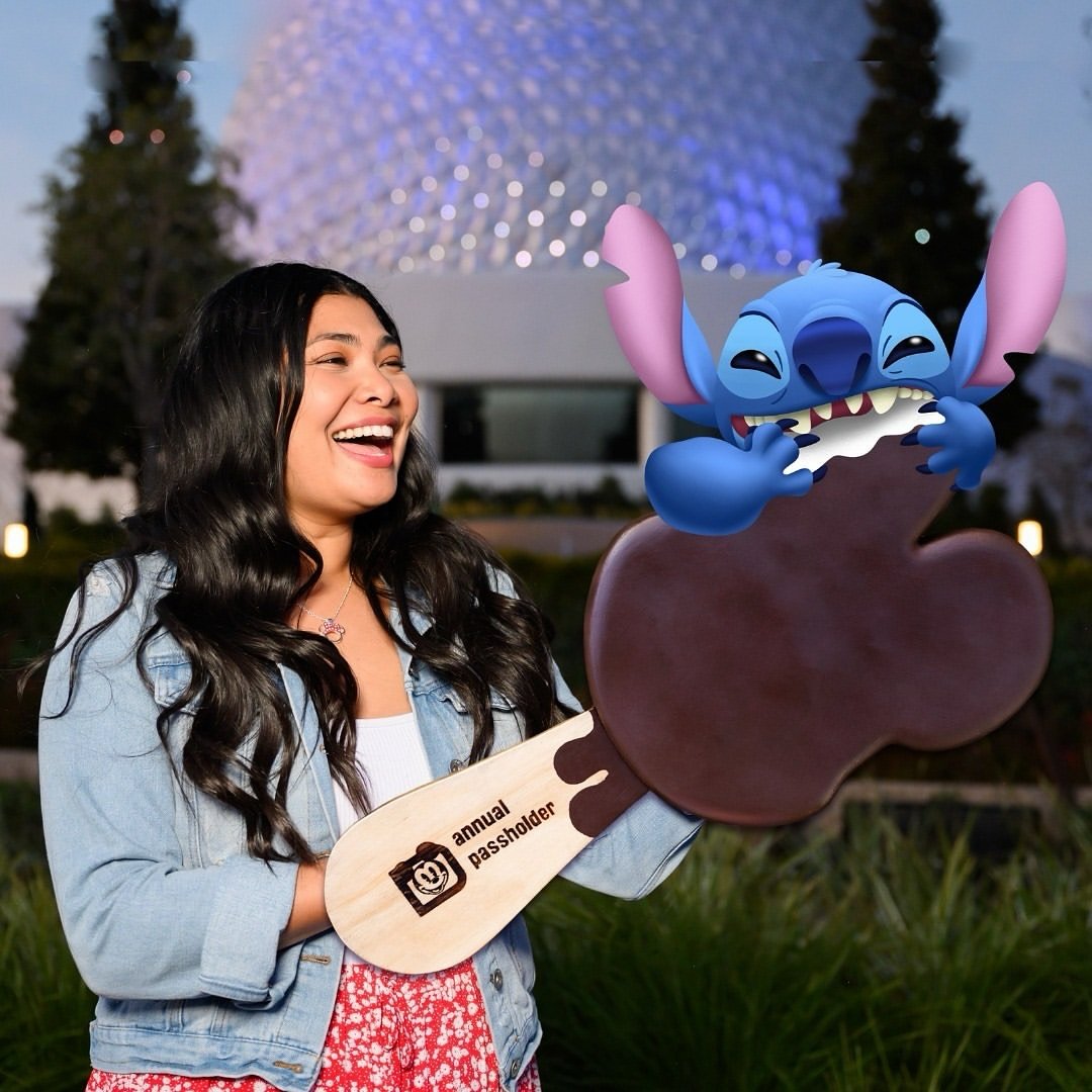 Had such a fun shoot with @disneyphotopass! 
.
What&rsquo;s better than a Mickey Bar? Sharing it with Experiment 626! This new #DisneyPhotoPass Magic Shot designed for @WDWAnnualPassholders is now available through May 31 at EPCOT as part of V.I.PASS