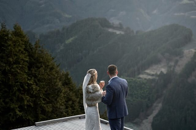 It's all about eloping in the Japanese tea fields today... ON THE BLOG. Linking.bio⁠
⁠
&quot;For centuries tea has represented harmony, peace and connection. How perfect to embrace these beautiful words and entwine them into your perfect elopement in